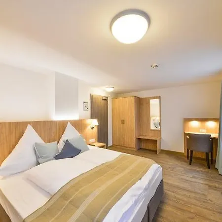 Hotel Chiemseefischer 2*